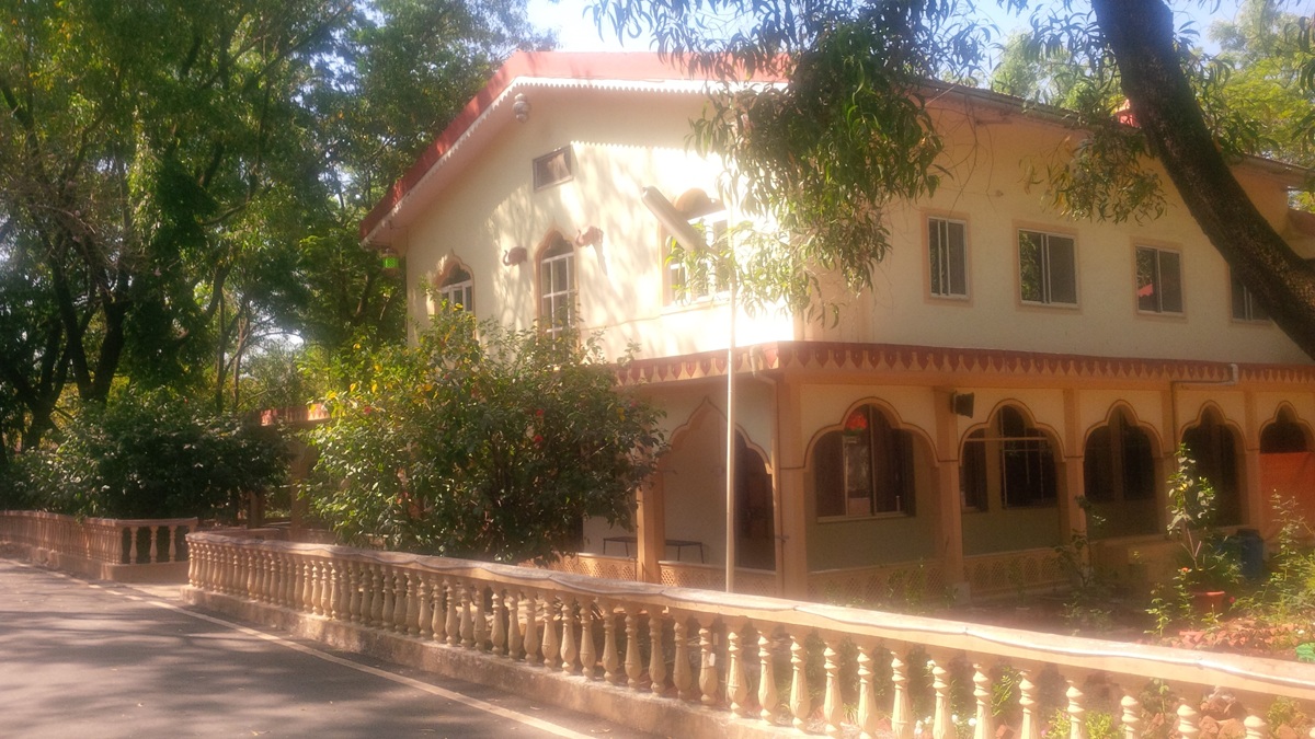 Karla Meditationshaus Feb2015